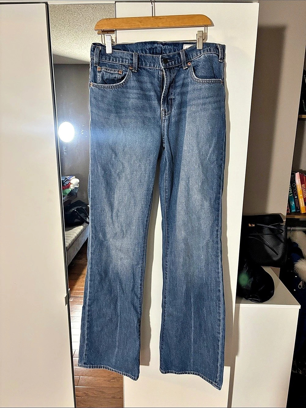 GAP women relaxed flare mid rise Jeans size 8 tall